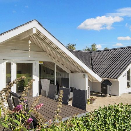 8 Person Holiday Home In Hejls Extérieur photo