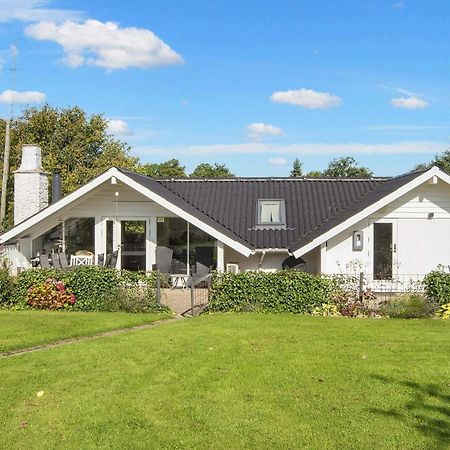 8 Person Holiday Home In Hejls Extérieur photo